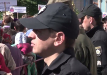 Молитвой о вразумлении депутатов под стенами Верховной Рады началось в четверг утро в Киеве