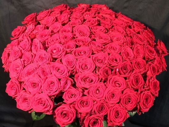 В Кемерове предлагают арендовать 101 розу ради селфи в Instagram 