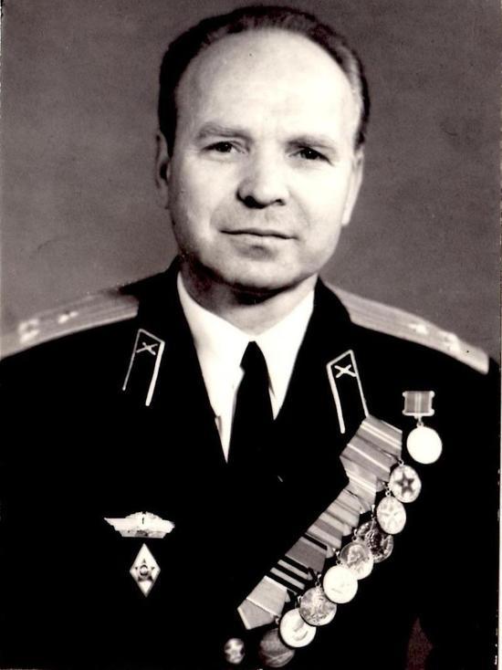 Петр Алексеевич Пашинцев связал свою жизнь с авиацией