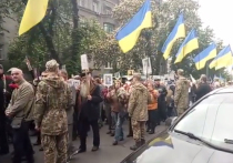Генпрокурор Украины Юрий Луценко заявил, что на новое шествие выйдут миллионы, "смыв горстку песка волной украинского океана"