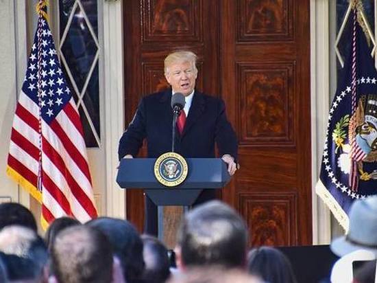 А через несколько дней заявил, что счел бы за честь встречу с Ким Чен Ыном