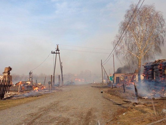 Ветреная погода на территории ряда районов Красноярского края осложнила пожарную обстановку