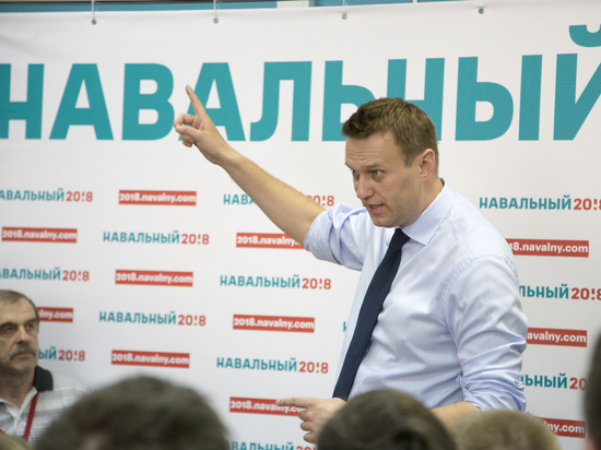 Навальный в Пскове не раз критически прошёлся по губернатору, обсудил со своими сторонниками военный бюджет и пообещал бороться с расширением НАТО