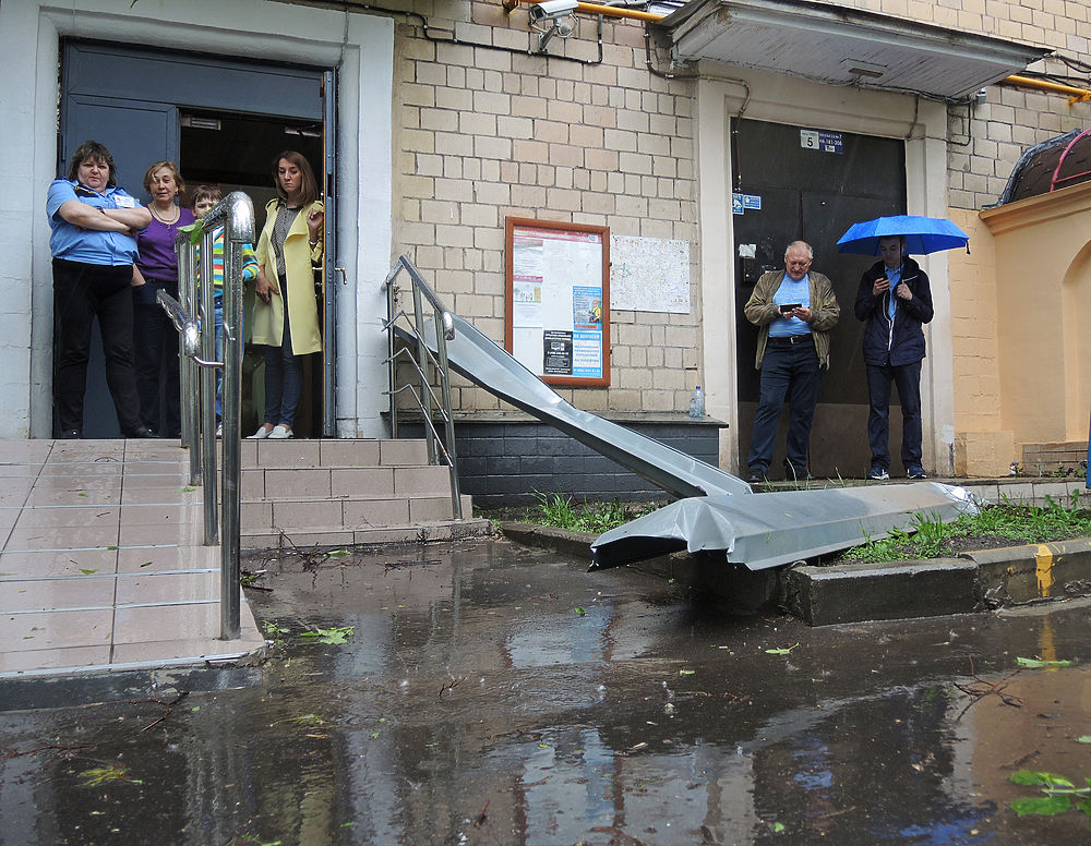 На Москву обрушился ураган-убийца: есть погибшие
