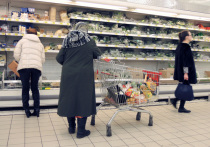 Режут расходы на еду пенсионеры и горожане