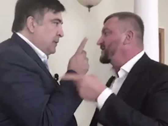 Конфликт одиозного украинского политика едва не перерос в выяснение отношений на кулаках. "Убирайтесь к чёрту!" - кричал Саакашвили прямо "в лоб" министру