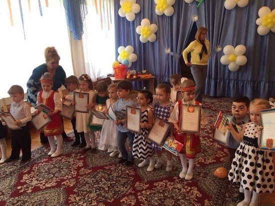 Екатеринбургских детей поздравили с наступающим праздником