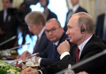 Президент России Владимир Путин положительно оценил своего американского коллегу Дональда Трампа в разговоре с главами зарубежных информагентств в рамках Петербургского международного экономического форума