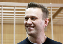 Основатель «Фонда борьбы с коррупцией», оппозиционер Алексей Навальный улетел из России вместе супругой Юлией