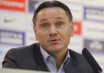Красноярский "Енисей", который не смог пробиться в Российскую футбольную Премьер-лигу (РФПЛ) по итогам стыковых матчей, объявил имя нового главного тренера