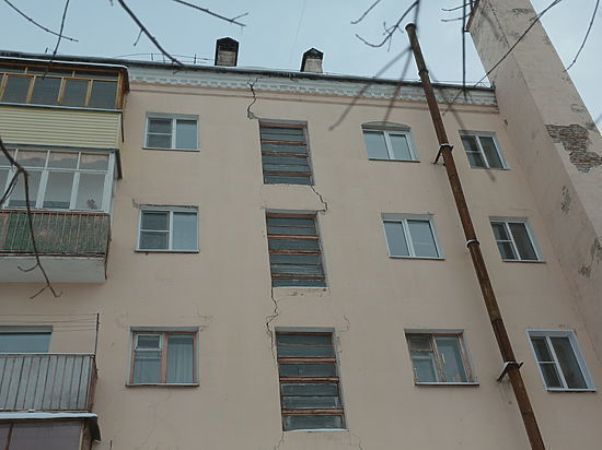 Треснувший дом по проспекту Ленина в Нижнем Новгороде выселяют по суду