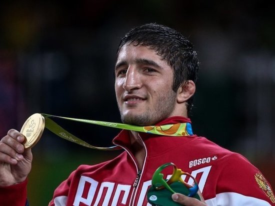 Аварец Абдулрашид Садулаев стал двукратным чемпионом мира по вольной борьбе и удостоился сравнений с самим Буйвасаром Сайтиевым.

