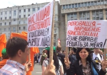 На проспекте Сахарова 12 мая, где ранее Навальный и Ко собирались провести митинг против коррупции, происходили беспрецедентные и отчасти абсурдные события - такого Москва еще не видела
