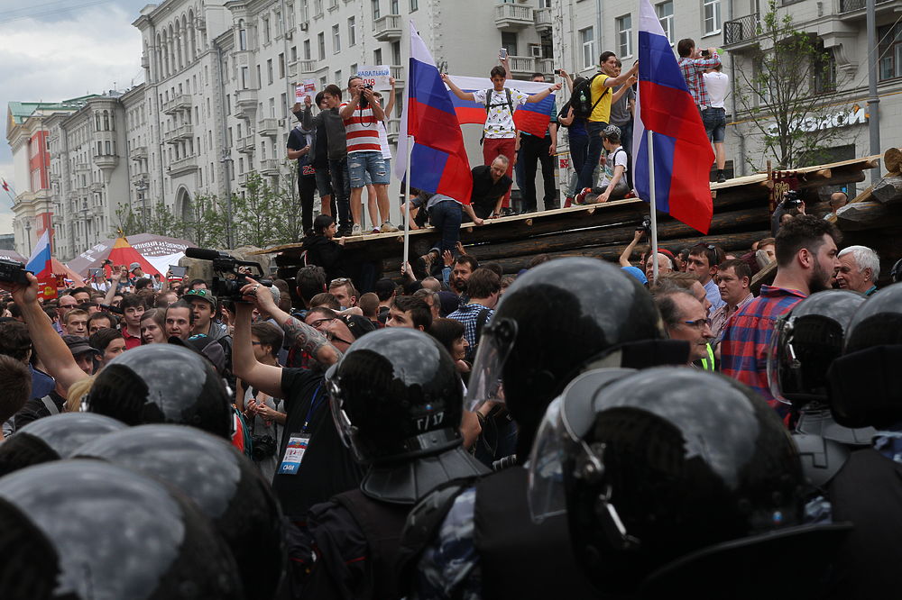 Как полиция прессовала митингующих на Тверской: газ, дубинки и «Позор!»