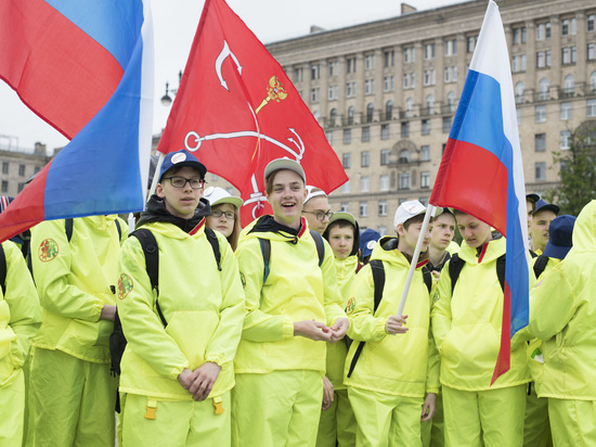 В Петербурге стартовала летняя кампания временного трудоустройства школьников