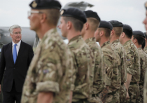В среду, 14 июня, министр обороны Великобритании Майкл Фэллон, выступая на авиабазе в Румынии, от души похвалил румынских и британских летчиков, которые имеют «ослепительные навыки» и «неустанно работают, чтобы защитить небо Чёрного моря от постоянной угрозы российской агрессии»