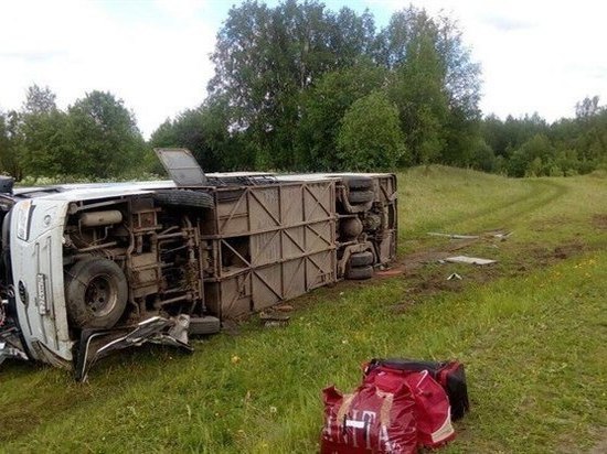 На трассе Томск – Колпашево в кювет вылетел пассажирский автобус, в аварии погиб пятимесячный младенец
