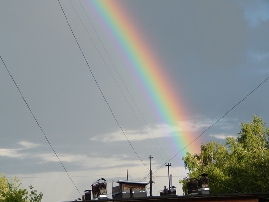 Двойную радугу наблюдают жители Серпухова