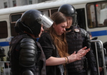 Многочисленные задержания несовершеннолетних на акциях Алексея Навального в День России породили полемику о том, можно ли детям ходить на митинги