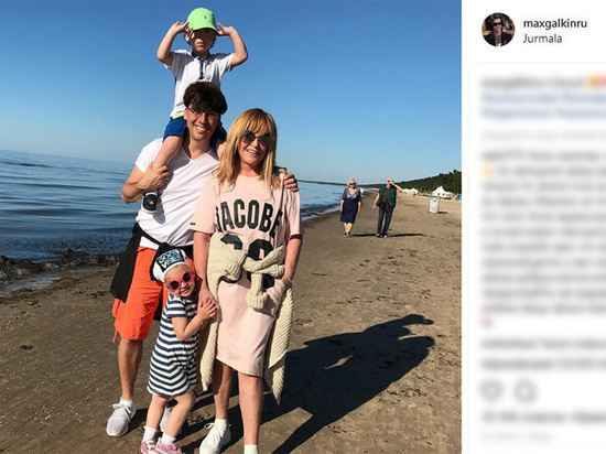 Гарри и Лиза приняли участие в семейной фотосессии на пляже