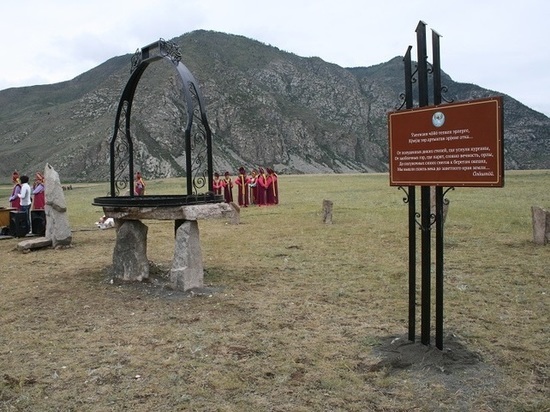 Трехметровый памятник стремени открыли в Республике Алтай