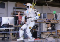 Группа ученых, занимающихся разработкой робота-гуманоида Valkyrie , продемонстрировали, на что уже способно их детище