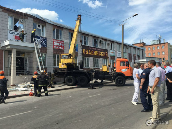 Собственники ТЦ «Славянский» в Кемерове начали незаконную реконструкцию здания 