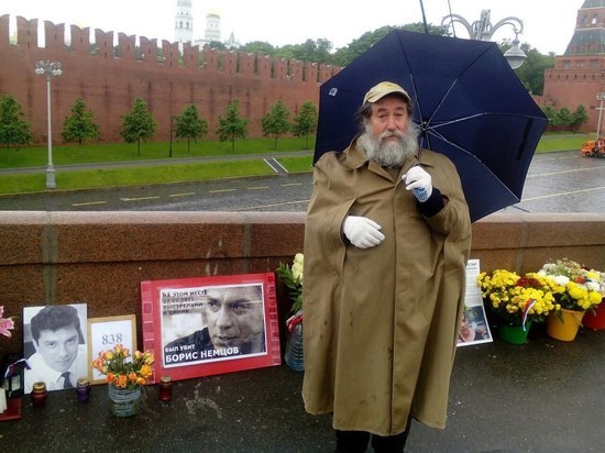 Пенсионер - оппозиции пример: Григорий Саксонов стал "звездой" митингов