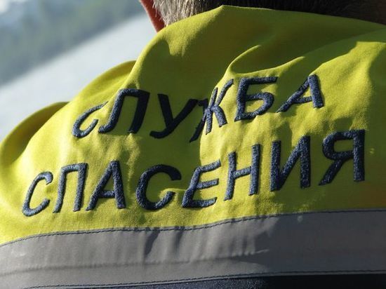 Кемеровские спасатели освободили из квартиры 98-летнего пенсионера 