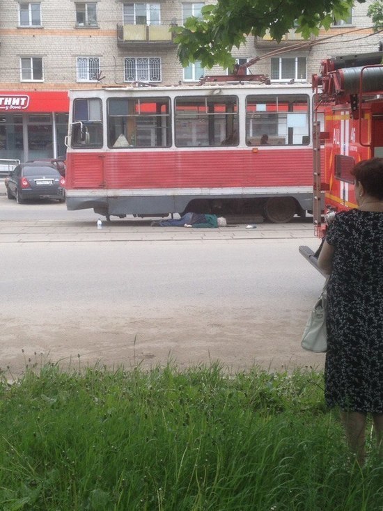 Мужчина попал под трамвай на улице Кирова в Нижнем Новгороде