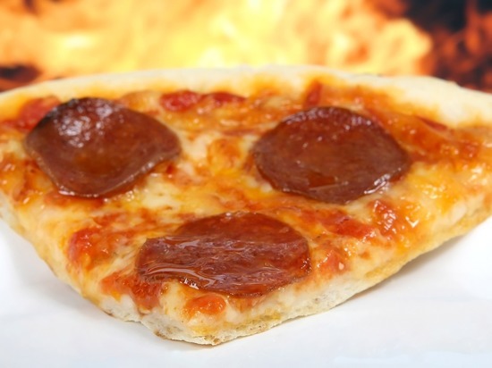 Посетитель сообщил, что 3 человека отравились пиццей «Экзо»