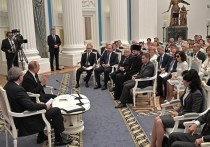 В ходе встречи с новым составом Общественной палаты РФ президент страны Владимир Путин призвал не бояться политических акций протеста, направленных на решение конкретных выявленных проблем