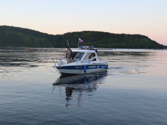 Из пятерых, перевернувшихся на лодке в Ладожском озере, известно о двух спасшихся