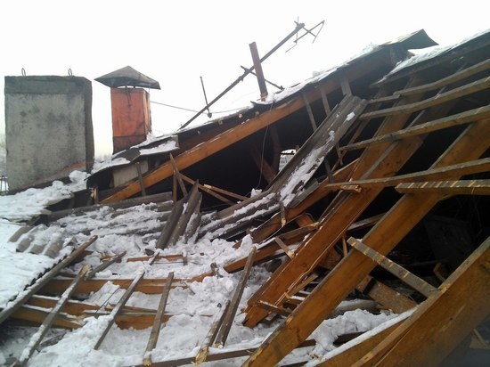 Прокуратура начала проверку после обрушения крыши в общежитии Медногорска 
