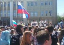 12 июня, в Иркутске на митинг в поддержку требований известного оппозиционного политика Алексея Навального о расследовании фактов коррупции среди высших должностных лиц страны, по оценкам организаторов, вышло около 2 тыс