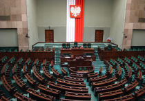 Сейм Польши принял в четверг поправки в закон о запрете пропаганды коммунизма или другого тоталитарного строя в названиях зданий и объектов