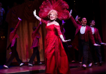 На Нью-Йоркской сцене

На Бродвее с успехом идет возобновленный недавно знаменитый мюзикл «Хэлло, Долли!» («Hello, Dolly!»)