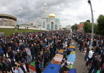 25 июня в Соборной мечети мусульмане совершили праздничный намаз в честь наступления праздника Ураза-байрам