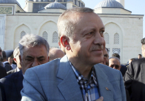Президент Турции Реджеп Тайип Эрдоган потерял сознание в ходе утренней молитвы в честь мусульманского праздника Ураза-байрам