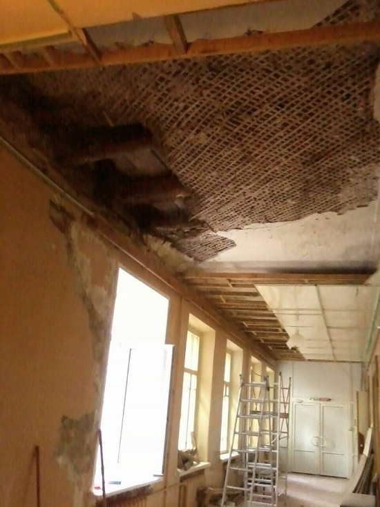В Тамбове в военном клиническом госпитале обрушился потолок