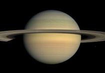 Космический аппарат «Кассини», миссия которого почти завершена, продолжает присылать на Землю кадры с орбиты Сатурна