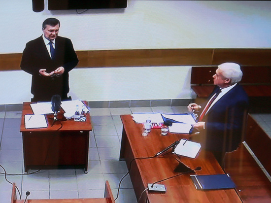 Янукович повторно проигнорировал заседание Оболонского суда Киева