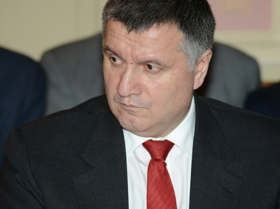 Глава МВД метит в премьер-министры, утверждает соратник украинского лидера
