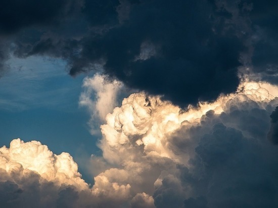 По словам синоптиков, грозовые облака достигли невероятной отметки в 12 000 метров