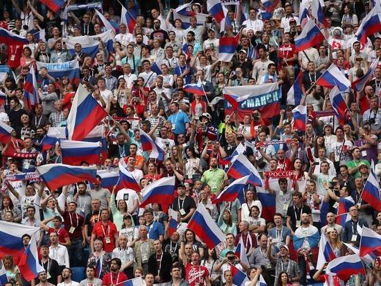 Самые заядлые болельщицы сборной России по футболу, похоже, живут в Санкт-Петербурге