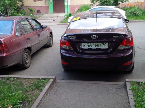Кемеровчанка возмущена "мастерством" парковки автолюбителей 