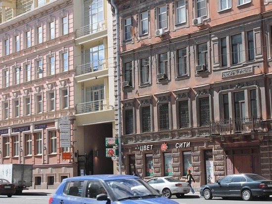 Значительная часть туристических маршрутов проходит по улицам, расположенным в историческом центре Петербурга, или в непосредственной близости от них