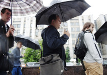 Заведующий лабораторией климатологии Института географии РАН Владимир Семенов заявил, что в течение всего лета в Москве продолжат происходить постоянные  перепады температур