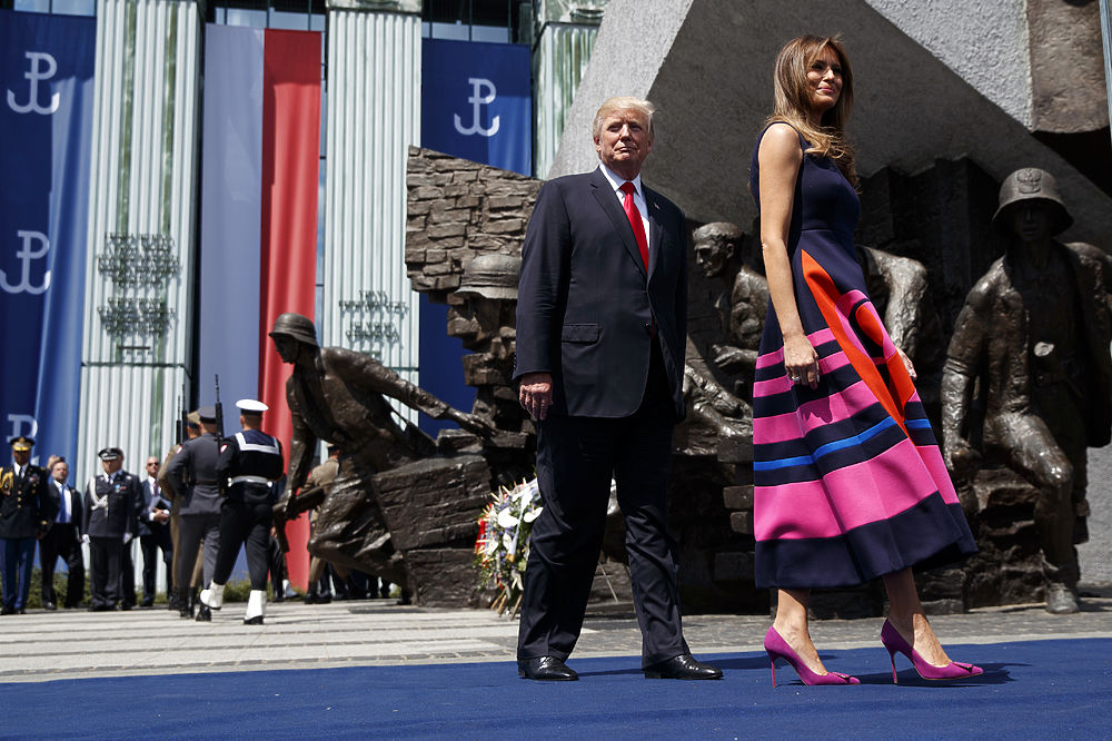 Меланья Трамп в Европе показала новые наряды
