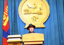 Халтмаагийн Баттулга, монгольский оппозиционный политик, одержавший победу на выборах президента страна 7 июля, в понедельник официально вступил в должность главы государства